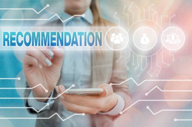 Önerileri gösteren metin işareti. Kavramsal fotoğraf övgü sistemi yöneticisi denetimi, dişli yapılandırma araçları kavramını öneren veya ifade eden bir şeydir..