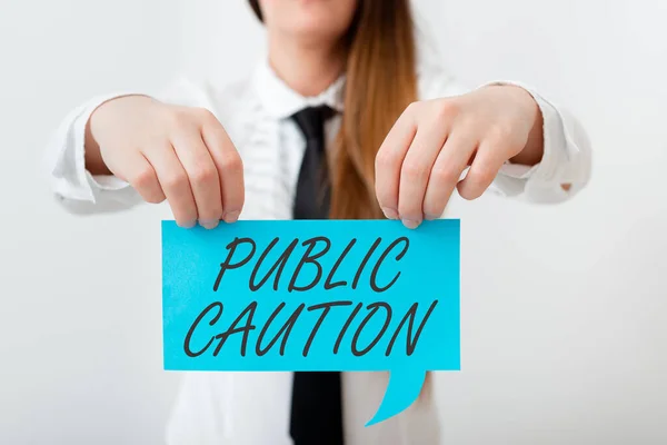 Tulisan tangan konseptual menunjukkan "Public Caution". Foto bisnis menampilkan peringatan formal yang diberikan kepada publik untuk mengungkapkan risiko potensial yang menunjukkan catatan warna yang berbeda untuk menekankan isi. Stok Gambar