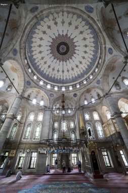 İnsanlar İslam'ın ritüel dualar Eyüp Sultan Camii'nde gerçekleştirmek.