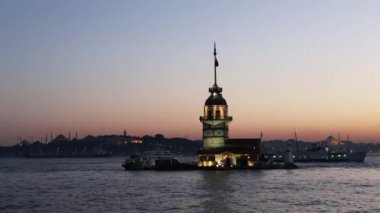 Istanbul'da altın saat sonunda kızlık Kulesi