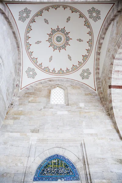 Мечеть Фатих в районе Стамбула, Турция — стоковое фото