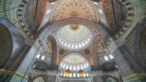 Mezquita Valide Sultan (Nueva) en el distrito de Fatih de Estambul, Turquía . — Vídeos de Stock