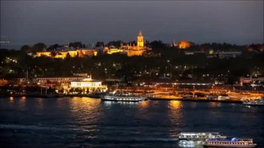 Topkapı Sarayı görünümünden Galata Kulesi alacakaranlıkta, Istanbul, Türkiye
