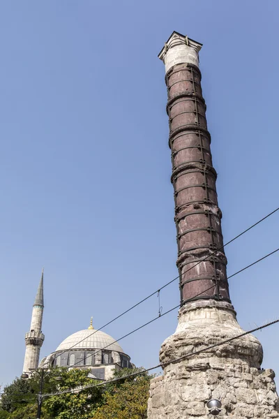 Cemberlitas, kolumna Konstantyna (spalony kamień) w Fatih w pobliżu S — Zdjęcie stockowe