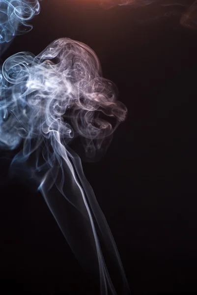 Красивий дим на чорному тлі - макро фото — стокове фото