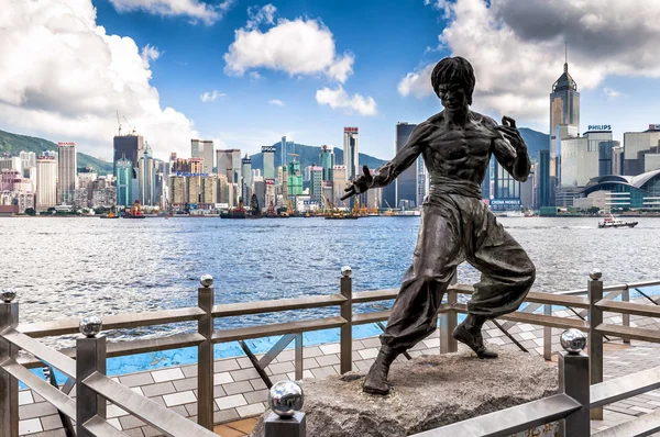 Monumento a Bruce Lee en la Avenida de las Estrellas en Hong Kong, China — Foto de Stock