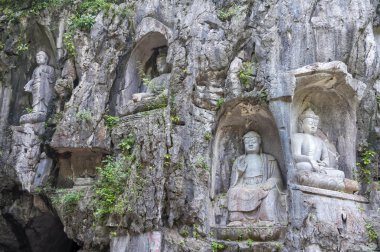 Kaya kabartmaları, Hangzhou, Çin'Lingyin Temple yakınındaki Feilai Feng grottos.