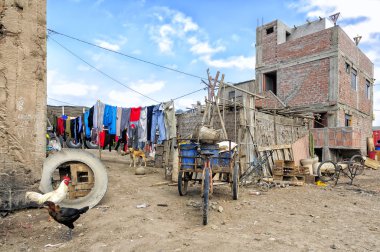 Peru panamerican yolu boyunca Yauca bölgesinde küçük yerleşim görünümünü