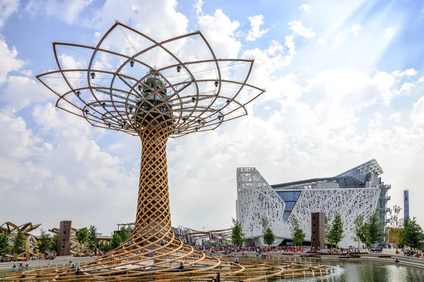 The Tree of Life and the Italian pavilion at EXPO 2015 in Milan, Italy Royalty Free Stock Fotografie