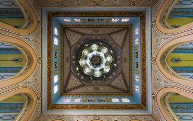 Dubai, Birleşik Arap Emirlikleri Jumeirah Ulu Camii kubbe iç görünüm. Dubai City en çok fotoğrafı çekilen Camii ve açık olmayan Müslümanlar için turlar için söyledi.