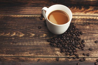 Kahveli, ahşap sırtta fasulye..