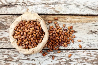 Arka planda kırmızı böbrek fasulyesi