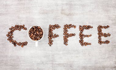 Taze kavrulmuş kahve çekirdekleri.