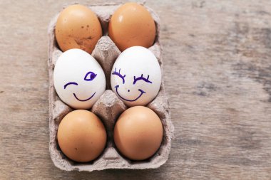 Pakette aşk yumurtaları var.