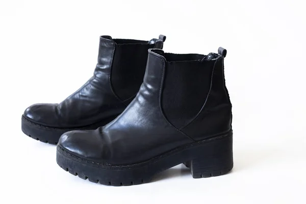 Zapatos Cuero Negro Claro Sobre Fondo Blanco —  Fotos de Stock
