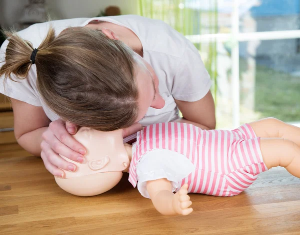 Baby CPR check for signs of breathing — Stock Photo, Image