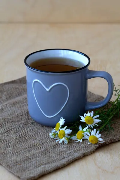 Сіра Чашка Ромашкового Чаю Мішковині Синя Чашка Гарячого Трав Яного — стокове фото