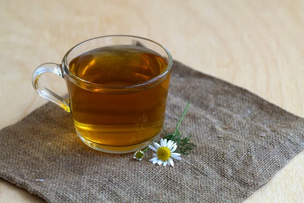 Tasse Tee Heiße Getränke Vorhanden Becher Kamillentee Auf Sacktuch Glas — Stockfoto