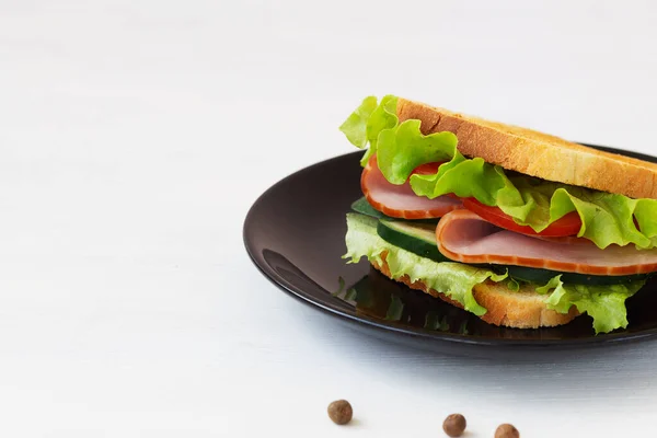 Sándwich Casero Tostado Con Verduras Frescas Sándwich Plate Tasty Negro — Foto de Stock