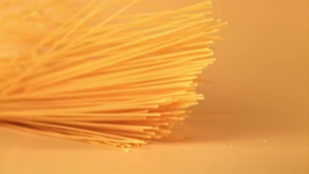 Super slow motion of the spaghetti pasta dry falls. Filmed on a high-speed camera at 1000 fps. — Stock Video