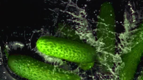 Super slow motion cucumbers fall on the water with splashes. Filmed on a high-speed camera at 1000 fps. — Stock Video