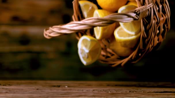 A super slow motion basket with lemons falls on the table. Filmed on a high-speed camera at 1000 fps. — Stockvideo
