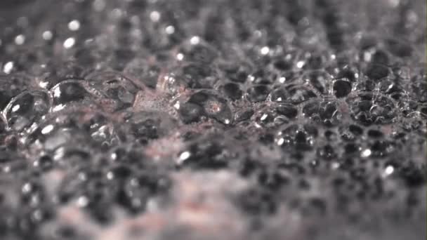 Luftblasen in Superzeitlupe. Makrohintergrund.Gefilmt mit einer Hochgeschwindigkeitskamera bei 1000 fps. — Stockvideo