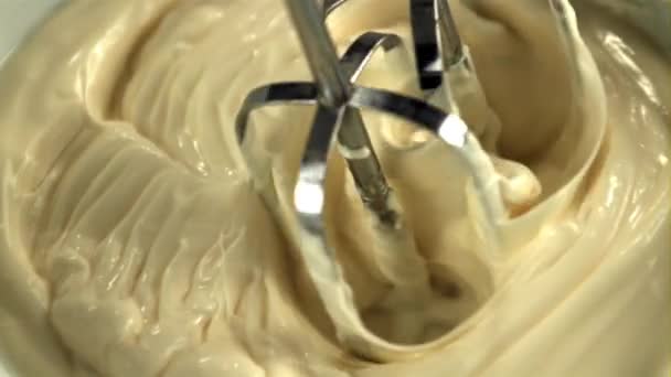 Super slow motion fouetter la mayonnaise maison avec un mélangeur. Filmé par une caméra haute vitesse à 1000 ips. — Video