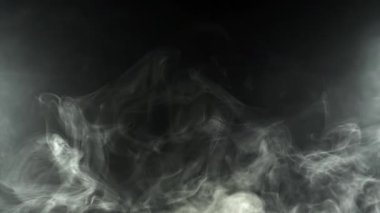 Beyaz duman. 1000 fps 'de yüksek hızlı bir kamerayla çekildi. Yüksek kaliteli FullHD görüntüler