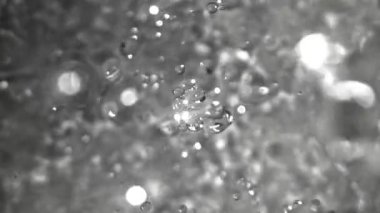 Su damlacıkları düşer. 1000 fps 'de yüksek hızlı bir kamerayla çekildi. Yüksek kaliteli FullHD görüntüler