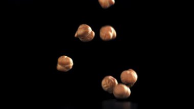 Nohutlar masaya düşer. 1000 fps 'de yüksek hızlı bir kamerayla çekildi. Yüksek kaliteli FullHD görüntüler