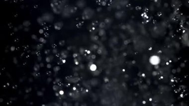 Bir damla su. 1000 fps 'de yüksek hızlı bir kamerayla çekildi. Yüksek kaliteli FullHD görüntüler