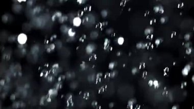 Yağmur damlaları düşer. 1000 fps 'de yüksek hızlı bir kamerayla çekildi. Yüksek kaliteli FullHD görüntüler