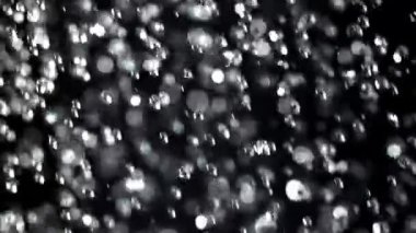 Yağmur damlaları düşer. 1000 fps 'de yüksek hızlı bir kamerayla çekildi. Yüksek kaliteli FullHD görüntüler