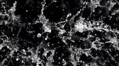 Bir damla su. 1000 fps 'de yüksek hızlı bir kamerayla çekildi. Yüksek kaliteli FullHD görüntüler