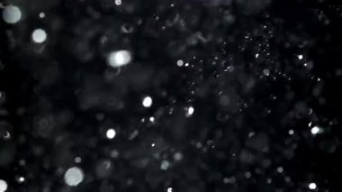 Bir damla su. 1000 fps 'de yüksek hızlı bir kamerayla çekildi. Yüksek kaliteli FullHD görüntüler