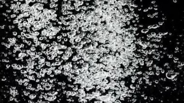 Su altında hava kabarcıkları. 1000 fps 'de yüksek hızlı bir kamerayla çekildi. Yüksek kaliteli FullHD görüntüler