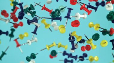 Çok renkli ataçlar yukarı uçar ve düşer. 1000 fps 'de yüksek hızlı bir kamerayla çekildi. Yüksek kaliteli FullHD görüntüler