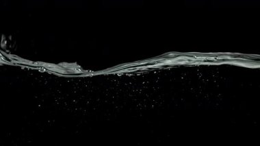 Süper yavaş çekim suyu hava kabarcıklarıyla sıçrar. 1000 fps 'de yüksek hızlı bir kamerayla çekildi. Yüksek kaliteli FullHD görüntüler