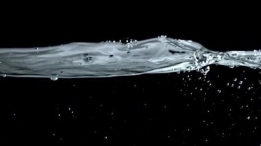Süper yavaş çekim suyu hava kabarcıklarıyla sıçrar. 1000 fps 'de yüksek hızlı bir kamerayla çekildi. Yüksek kaliteli FullHD görüntüler
