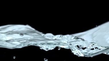 Süper yavaş çekim suyu hava kabarcıklarıyla sıçrar. 1000 fps 'de yüksek hızlı bir kamerayla çekildi. Yüksek kaliteli FullHD görüntüler