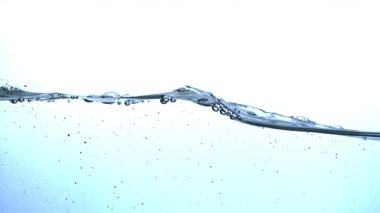 Süper yavaş çekimde hava kabarcıklı mavi su dalgaları. 1000 fps 'de yüksek hızlı bir kamerayla çekildi. Yüksek kaliteli FullHD görüntüler