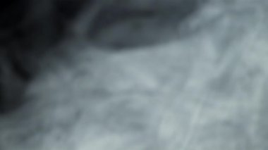 Süper yavaş çekimde dumanlı kahve çekirdekleri. 1000 fps 'de yüksek hızlı bir kamerayla çekildi. Yüksek kaliteli FullHD görüntüler