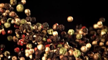 Süper yavaş çekimde biber. 1000 fps 'de yüksek hızlı bir kamerayla çekildi. Yüksek kaliteli FullHD görüntüler