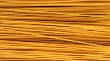 Süper yavaş çekimde uçan makarna. 1000 fps 'de yüksek hızlı bir kamerayla çekildi. Yüksek kaliteli FullHD görüntüler