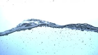 Süper yavaş çekimde hava kabarcıklı mavi su dalgaları. 1000 fps 'de yüksek hızlı bir kamerayla çekildi. Yüksek kaliteli FullHD görüntüler