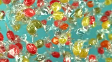 Süper yavaş çekimde çok renkli lolipoplar. 1000 fps 'de yüksek hızlı bir kamerayla çekildi. Yüksek kaliteli FullHD görüntüler