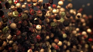 Süper yavaş çekimde biber. 1000 fps 'de yüksek hızlı bir kamerayla çekildi. Yüksek kaliteli FullHD görüntüler