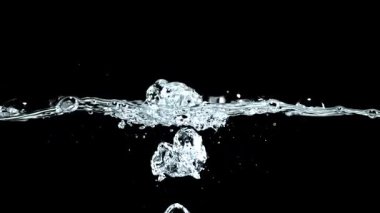 Su altında hava kabarcıkları. 1000 fps 'de yüksek hızlı bir kamerayla çekildi. Yüksek kaliteli FullHD görüntüler