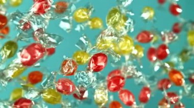 Süper yavaş çekimde çok renkli lolipoplar. 1000 fps 'de yüksek hızlı bir kamerayla çekildi. Yüksek kaliteli FullHD görüntüler